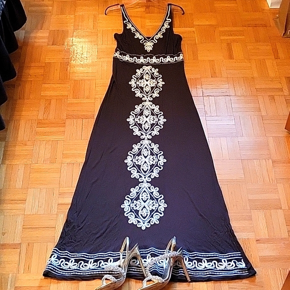 NWOT Stunning Bodycon Maxi-Dress, Chocolate w/Cream Embroidery, Crystals, M - Picture 4 of 16